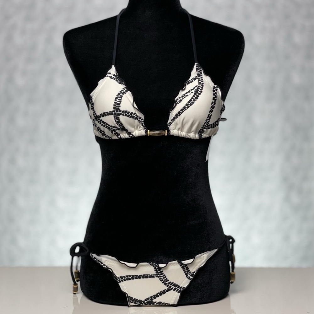 ViX Barbados Ripple Triangle top and tie bottom. Black&White. Size Small. NWT.